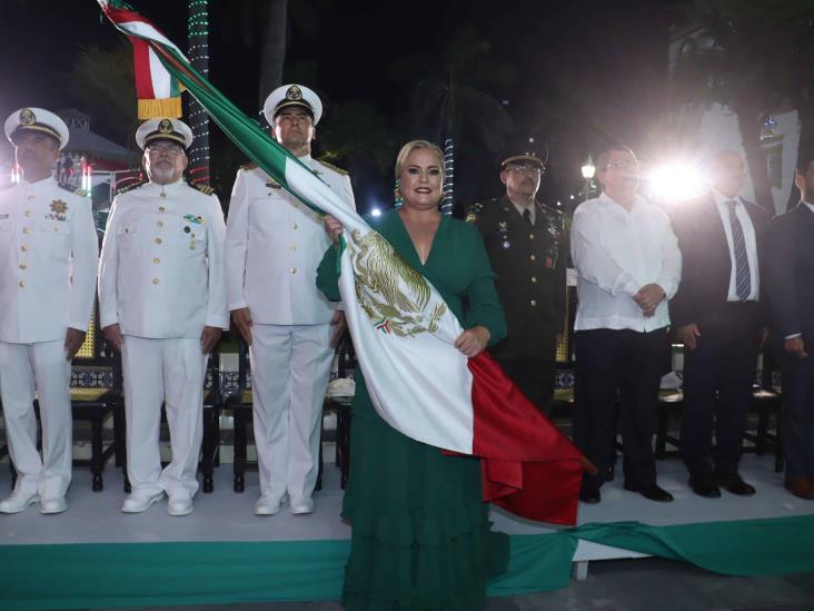 Alcaldesa Lizzette Álvarez Vera conmemora el Grito de Independencia en Alvarado