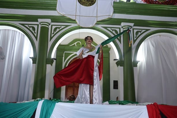 Alcaldesa Lizzette Álvarez Vera conmemora el Grito de Independencia en Alvarado