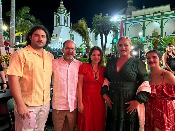 Alcaldesa Lizzette Álvarez Vera conmemora el Grito de Independencia en Alvarado