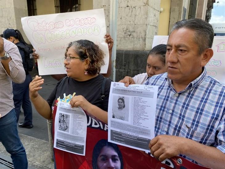 Familiares de Claudia Esther se manifiestan en Xalapa; desapareció en Poza Rica