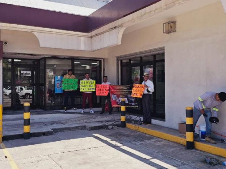 Ex peritos del Monte de Piedad en Veracruz piden auditoría y reinstalación