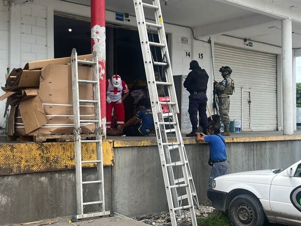 Cuatro trabajadores sufren accidente en la Central de Abastos de Veracruz | VIDEO