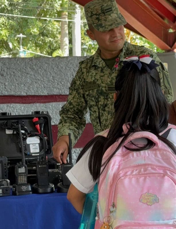 Exposición militar sorprende a pozarricenses