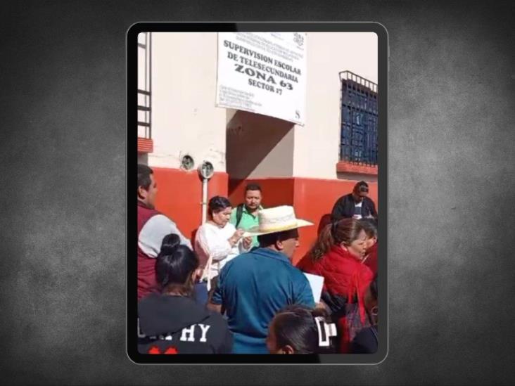 En telesecundaria de Coscomatepec llevarían al menos 4 años sin un maestro